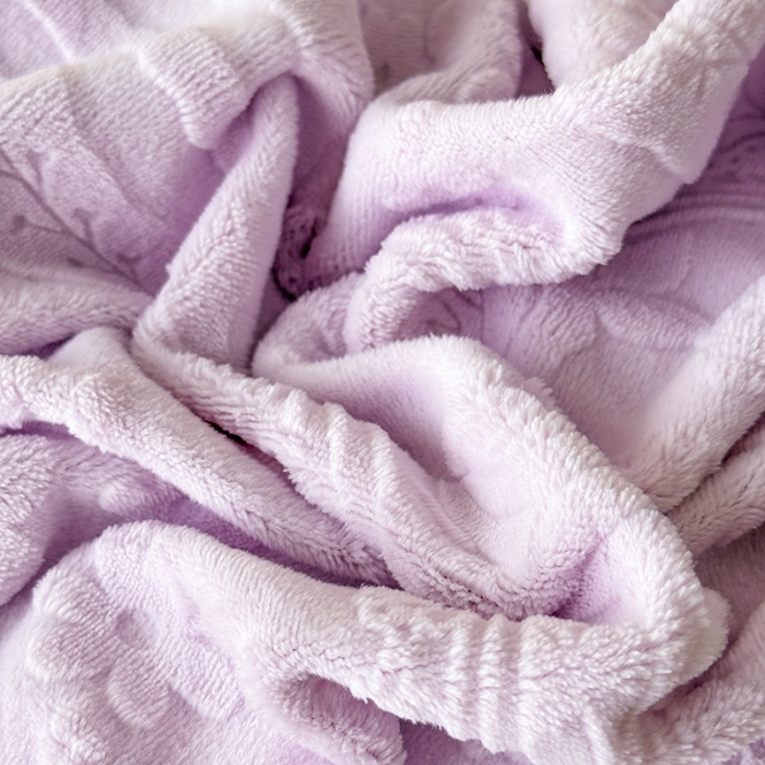 91家纺网 家纺一手货源 找家纺 （总）2025漫布云纺360g全消光牛奶绒工艺款蕾丝盘花立体雕花绒牛奶绒四件套刺绣绣花套件 安琪-梦幻紫