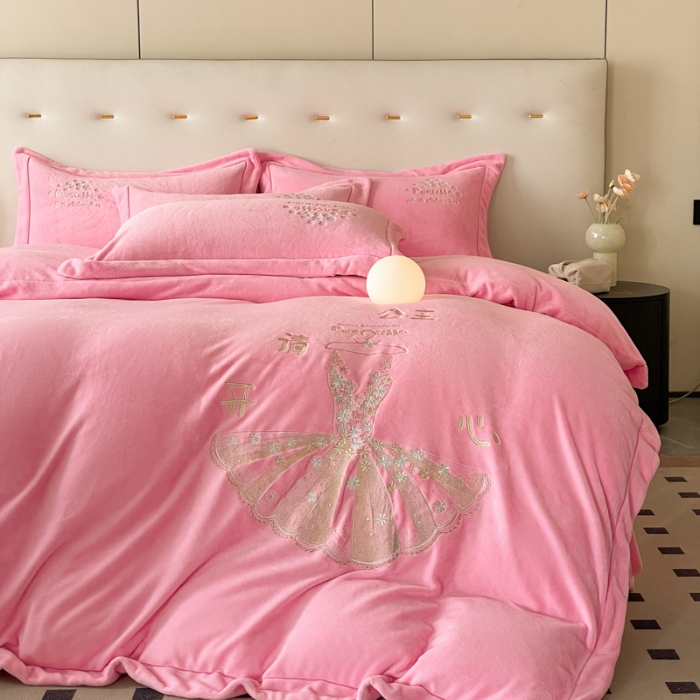 91家纺网 家纺一手货源 找家纺 （总）控价 2025年新款 240克全消光A类卡通少女心大刺绣牛奶绒四件套-公主请开心