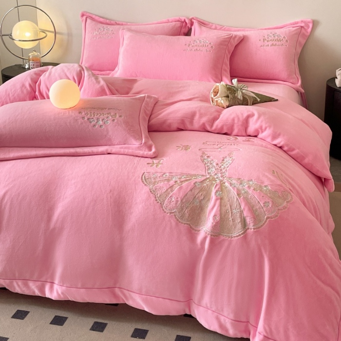 91家纺网 家纺一手货源 找家纺 （总）控价 2025年新款 240克全消光A类卡通少女心大刺绣牛奶绒四件套-公主请开心