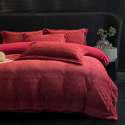 91家纺网 家纺一手货源 找家纺 （总）控价 专版花型   2025年新款240克全消光A类烂花牛奶绒四件套-雨纱暮歌直播首选