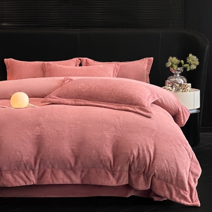 91家纺网 家纺一手货源 找家纺 （总）控价  专版花型  2025年新款240克9.2斤全消光A类烂花牛奶绒四件套-蝴蝶戏花