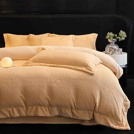 91家纺网 家纺一手货源 找家纺 （总）控价  专版花型  2025年新款240克9.2斤全消光A类烂花牛奶绒四件套-蝴蝶戏花