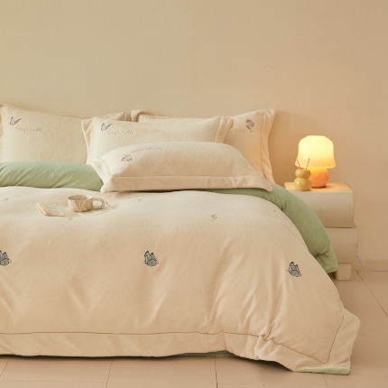 91家纺网 家纺一手货源 找家纺 （总）控价  2025年新款  9.2斤240克全消光A类满屏刺绣牛奶绒四件套-悦动