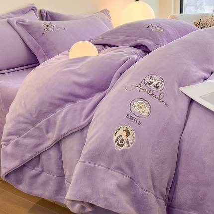 91家纺网 家纺一手货源 找家纺 （总）控价 专版花型   2025年新款9.2斤240克全消光A类大刺绣牛奶绒四件套-伊菲