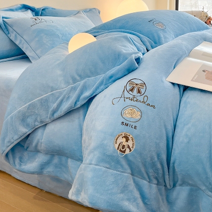 91家纺网 家纺一手货源 找家纺 （总）控价 专版花型   2025年新款9.2斤240克全消光A类大刺绣牛奶绒四件套-伊菲