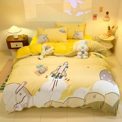 91家纺网 家纺一手货源 找家纺 （总）控价 2025年新款 专版花型 240克全消光A类儿童牛奶绒四件套-飞行游 