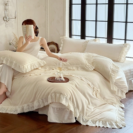 91家纺网 家纺一手货源 找家纺 乐朵家居 2025新款 安娜 牛奶绒 床单款夹棉床盖四件套 浅卡其（床单控价268床盖控价298）