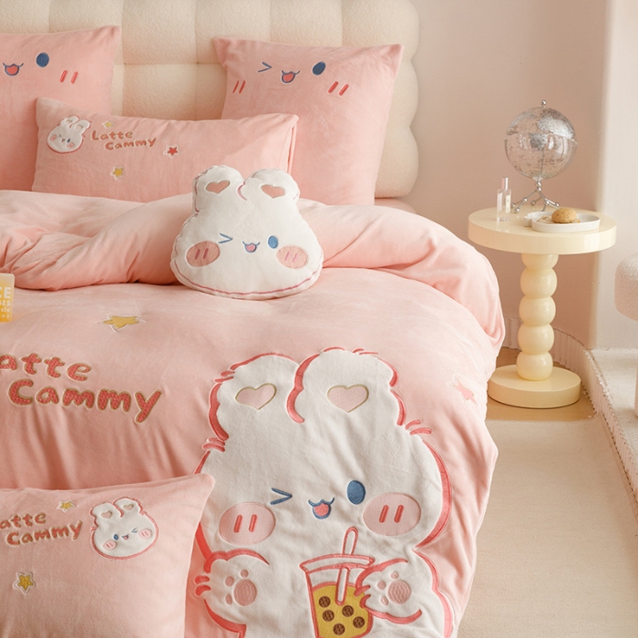 91家纺网 家纺一手货源 找家纺 （总）绒梦里 2024新款卡通贴布系列-加厚牛奶绒贴布绣四件套