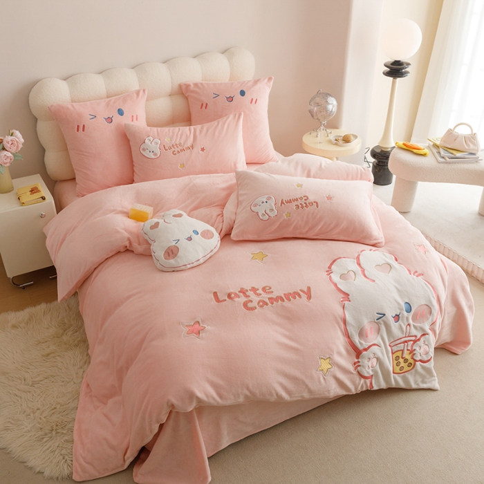 91家纺网 家纺一手货源 找家纺 （总）绒梦里 2024新款卡通贴布系列-加厚牛奶绒贴布绣四件套