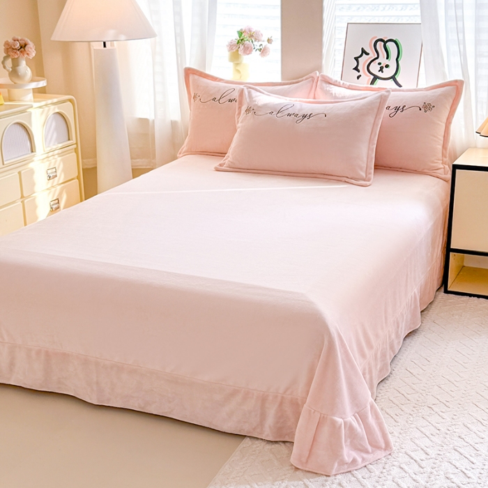 91家纺网 家纺一手货源 找家纺 苏米娜家纺2025新款230g全消光大版卡通牛奶绒兔毛贴布绣花四件套可爱卡通男孩女孩法莱绒被套三件套 萌萌哒-樱花粉