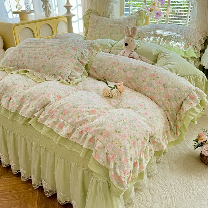 91家纺网 家纺一手货源 找家纺 漫布云家纺2025新款活性印花ins风小碎花软糯水洗棉床盖款四件套全棉纯棉花边款被套 春田绿 