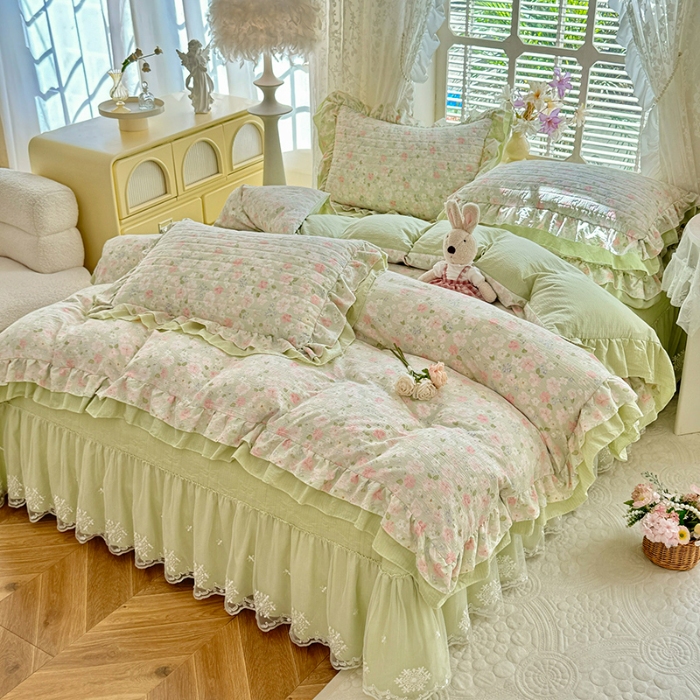 91家纺网 家纺一手货源 找家纺 漫布云家纺2025新款活性印花ins风小碎花软糯水洗棉床盖款四件套全棉纯棉花边款被套 春田绿 