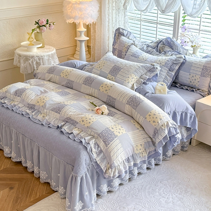 91家纺网 家纺一手货源 找家纺 漫布云家纺2025新款活性印花ins风小碎花软糯水洗棉床盖款四件套全棉纯棉花边款被套 兰黛 