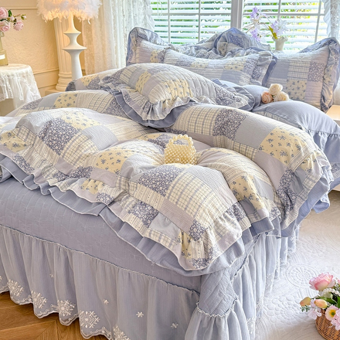 91家纺网 家纺一手货源 找家纺 漫布云家纺2025新款活性印花ins风小碎花软糯水洗棉床盖款四件套全棉纯棉花边款被套 兰黛 