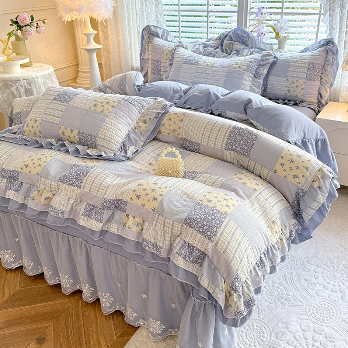 91家纺网 家纺一手货源 找家纺 漫布云家纺2025新款活性印花ins风小碎花软糯水洗棉床盖款四件套全棉纯棉花边款被套 兰黛 