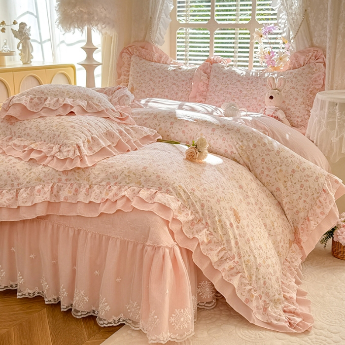 91家纺网 家纺一手货源 找家纺 漫布云家纺2025新款活性印花ins风小碎花软糯水洗棉床盖款四件套全棉纯棉花边款被套 莫奈-粉