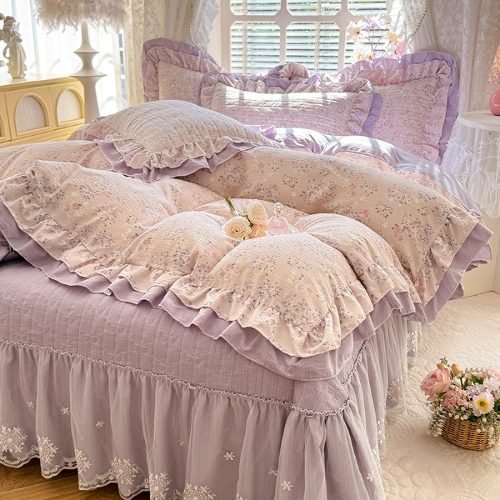 91家纺网 家纺一手货源 找家纺 漫布云家纺2025新款活性印花ins风小碎花软糯水洗棉床盖款四件套全棉纯棉花边款被套 紫韵