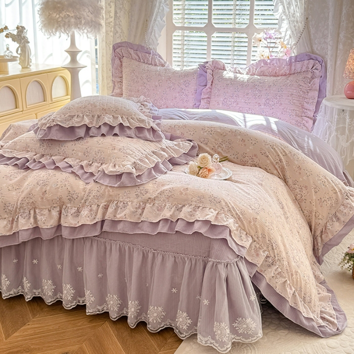 91家纺网 家纺一手货源 找家纺 漫布云家纺2025新款活性印花ins风小碎花软糯水洗棉床盖款四件套全棉纯棉花边款被套 紫韵