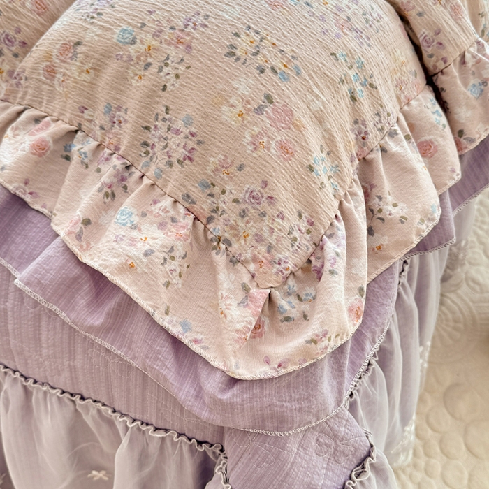 91家纺网 家纺一手货源 找家纺 漫布云家纺2025新款活性印花ins风小碎花软糯水洗棉床盖款四件套全棉纯棉花边款被套 紫韵