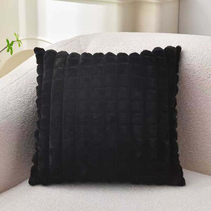 91家纺网 家纺一手货源 找家纺 （总）2025爆款仿兔毛绒抱枕靠垫不零售量大优惠-小方格系列