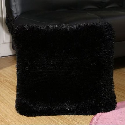 91家纺网 家纺一手货源 找家纺 （总）2025直播赠品爆款长毛绒抱枕靠垫跑量不零售量大优惠