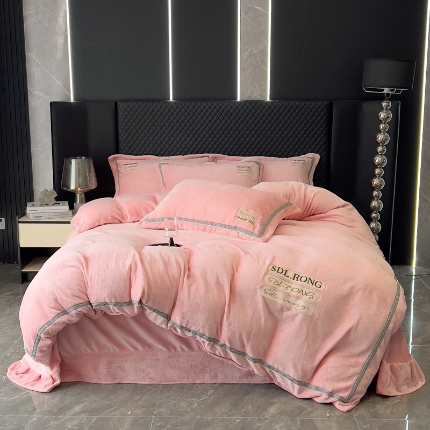 91家纺网 家纺一手货源 找家纺 （总）【苏东来】2025高端加厚保暖外贸轻奢款纯色牛奶绒刺绣花四件套床单被套单品简约绒兔毛绒法莱绒婴儿绒套件