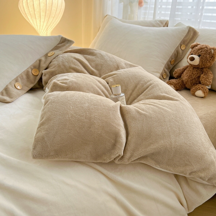 91家纺网 家纺一手货源 找家纺 （含买家秀）2025新款纯色双拼牛奶绒四件套纽扣款秋冬加厚保暖床单床笠款床品套件