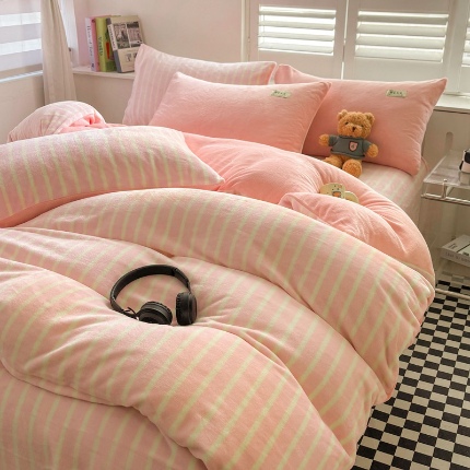 91家纺网 家纺一手货源 找家纺 （含买家秀）2025新款条纹纯色牛奶绒撞色四件套秋冬加厚保暖牛奶绒床单床笠款床上用品