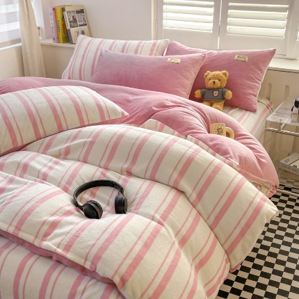 91家纺网 家纺一手货源 找家纺 （含买家秀）2025新款条纹纯色牛奶绒撞色四件套秋冬加厚保暖牛奶绒床单床笠款床上用品