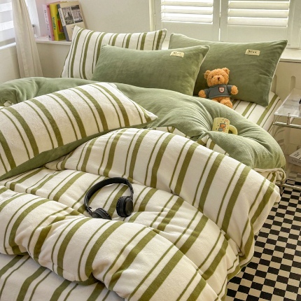 91家纺网 家纺一手货源 找家纺 （含买家秀）2025新款条纹纯色牛奶绒撞色四件套秋冬加厚保暖牛奶绒床单床笠款床上用品