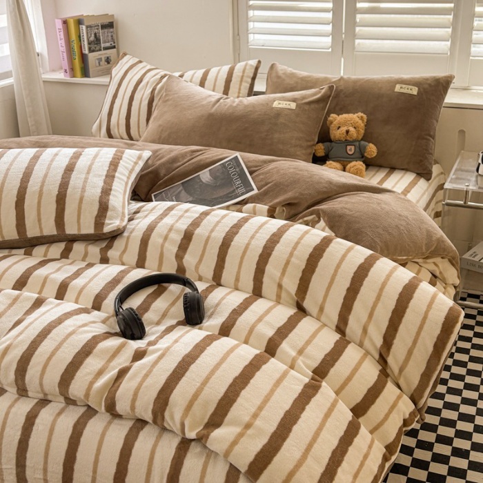 91家纺网 家纺一手货源 找家纺 （含买家秀）2025新款条纹纯色牛奶绒撞色四件套秋冬加厚保暖牛奶绒床单床笠款床上用品