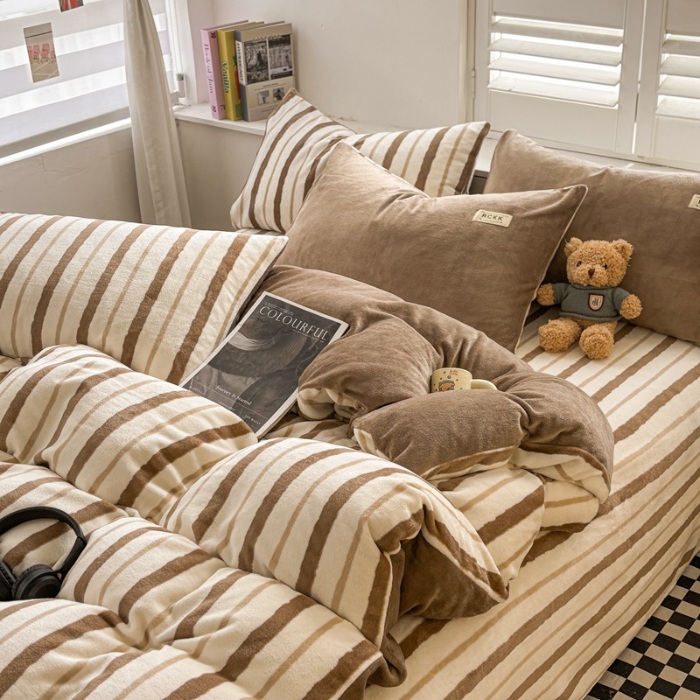 91家纺网 家纺一手货源 找家纺 （含买家秀）2025新款条纹纯色牛奶绒撞色四件套秋冬加厚保暖牛奶绒床单床笠款床上用品
