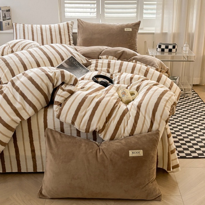 91家纺网 家纺一手货源 找家纺 （含买家秀）2025新款条纹纯色牛奶绒撞色四件套秋冬加厚保暖牛奶绒床单床笠款床上用品