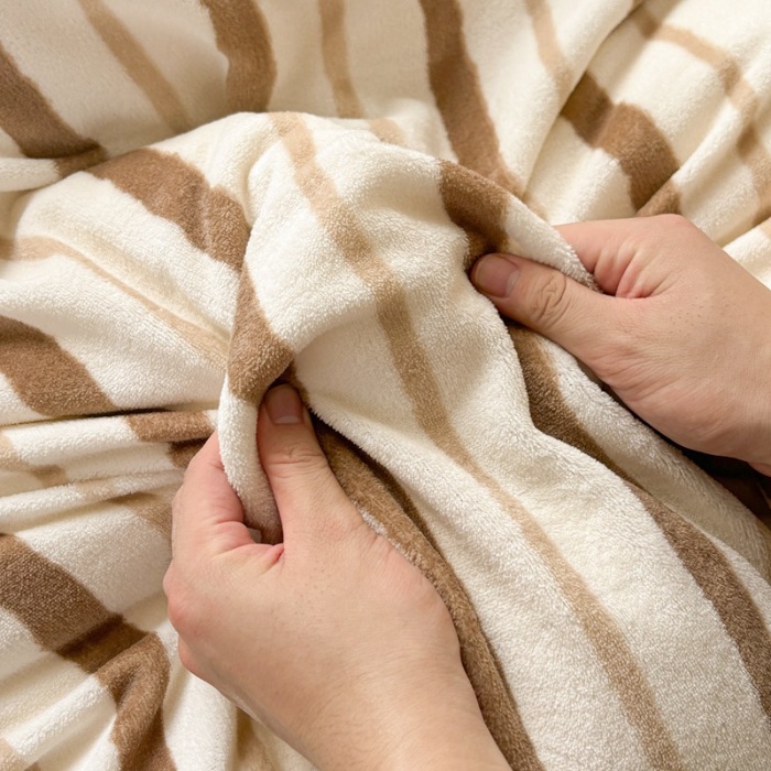 91家纺网 家纺一手货源 找家纺 （含买家秀）2025新款条纹纯色牛奶绒撞色四件套秋冬加厚保暖牛奶绒床单床笠款床上用品