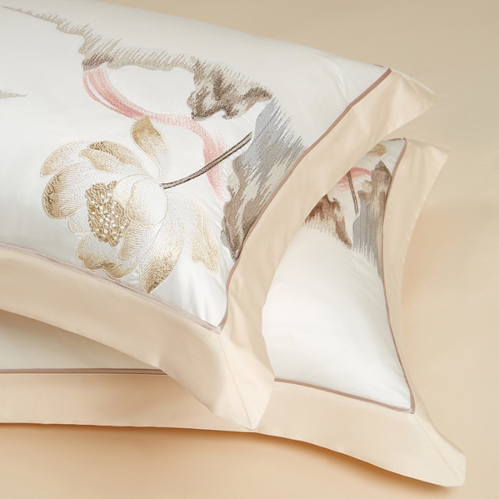 91家纺网 家纺一手货源 找家纺 50S50支长绒棉刺绣四件套专版花型独家特供直播爆款 山水清荷米白