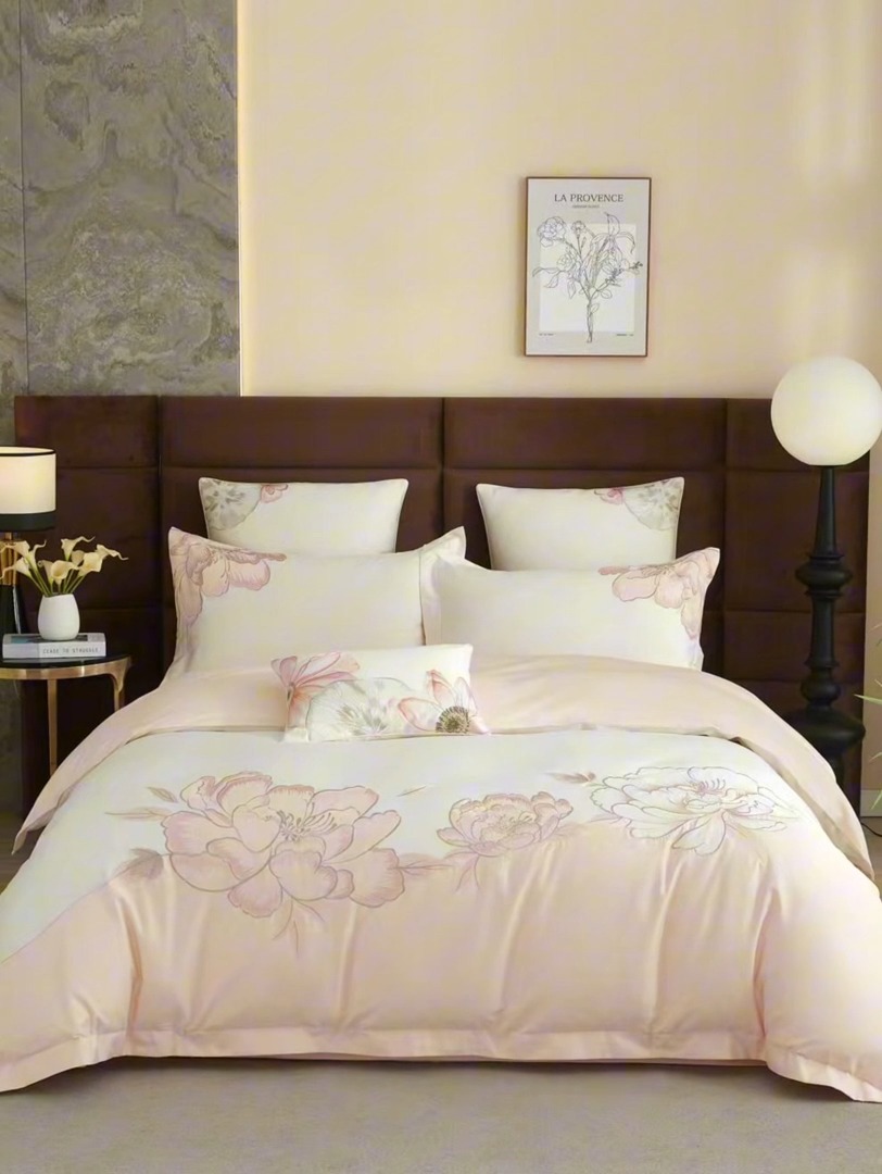 91家纺网 家纺一手货源 找家纺 50S50支长绒棉刺绣四件套专版花型独家特供直播爆款 一见倾心粉