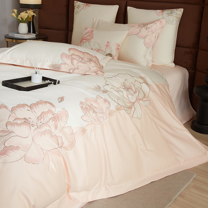 91家纺网 家纺一手货源 找家纺 50S50支长绒棉刺绣四件套专版花型独家特供直播爆款 一见倾心粉