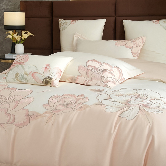 91家纺网 家纺一手货源 找家纺 50S50支长绒棉刺绣四件套专版花型独家特供直播爆款 一见倾心粉