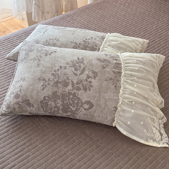 91家纺网 家纺一手货源 找家纺 苏米娜2025秋冬新款法式复古双层花边大蕾丝水洗棉亚麻床盖款四件套全棉纯棉印花小碎花四件套  巴洛克灰  