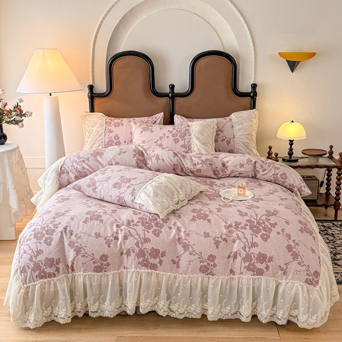 91家纺网 家纺一手货源 找家纺 苏米娜2025秋冬新款法式复古双层花边大蕾丝水洗棉亚麻床盖款四件套全棉纯棉印花小碎花四件套  粉黛  