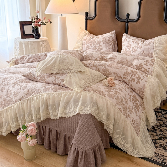 91家纺网 家纺一手货源 找家纺 苏米娜2025秋冬新款法式复古双层花边大蕾丝水洗棉亚麻床盖款四件套全棉纯棉印花小碎花四件套  芙琳 