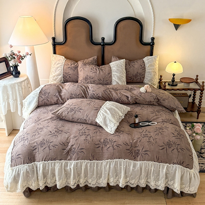 91家纺网 家纺一手货源 找家纺 苏米娜2026春夏新款法式复古双层花边大蕾丝水洗棉亚麻床盖款四件套全棉纯棉印花小碎花四件套  金枝玉叶 