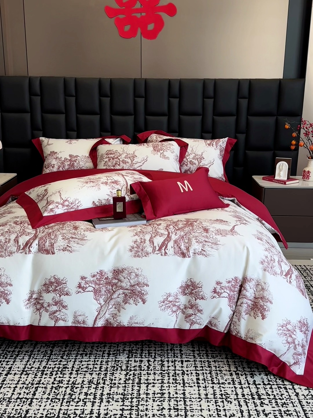 91家纺网 家纺一手货源 找家纺 高档礼盒装50*50S贡缎长绒棉数码印花四件套100%纯棉全棉床单床笠款量大价优 婚庆红-撒旦-A类贡缎长绒棉