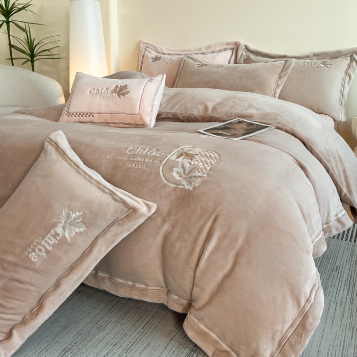 91家纺网 家纺一手货源 找家纺 （总）牛奶绒宝宝水晶绒法莱冰岛绒简约轻奢撞色拼接款保暖冬季保温四件套蔻伊