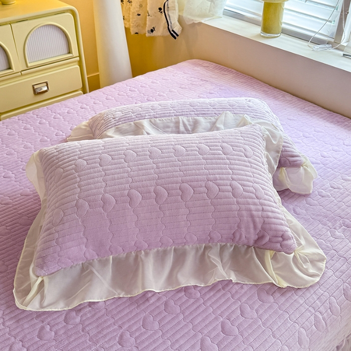 91家纺网 家纺一手货源 找家纺 漫布云2026秋冬新款11斤230g全消光牛奶绒夹棉床盖款四件套纯色蕾丝花边刺绣床裙款床盖 蝶恋花-梦幻紫 