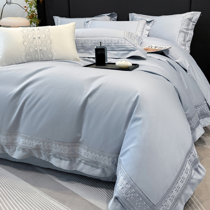 91家纺网 家纺一手货源 找家纺 高档礼盒装50*50S贡缎长绒棉刺绣花四件套100%纯棉全棉床单床笠款量大价优 瓷器蓝-丽思兰顿-A类贡缎长绒棉