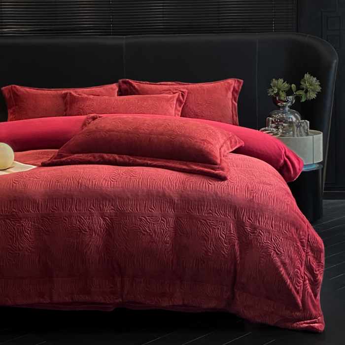 91家纺网 家纺一手货源 找家纺 （总）控价 专版花型   2025年新款240克全消光A类烂花牛奶绒四件套-雨纱暮歌直播首选