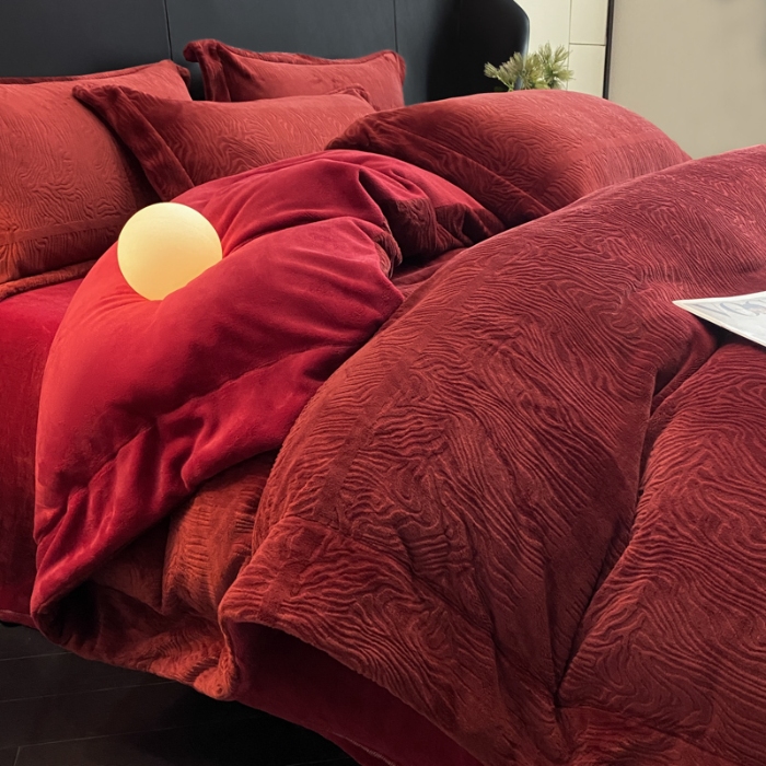 91家纺网 家纺一手货源 找家纺 （总）控价 专版花型   2025年新款240克全消光A类烂花牛奶绒四件套-雨纱暮歌直播首选