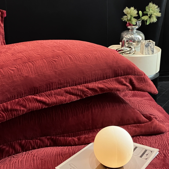 91家纺网 家纺一手货源 找家纺 （总）控价 专版花型   2025年新款240克全消光A类烂花牛奶绒四件套-雨纱暮歌直播首选