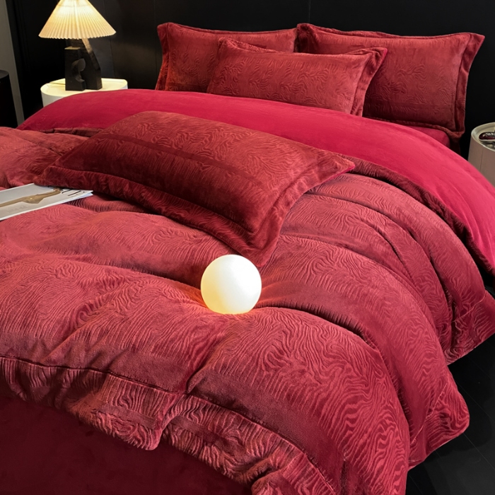 91家纺网 家纺一手货源 找家纺 （总）控价 专版花型   2025年新款240克全消光A类烂花牛奶绒四件套-雨纱暮歌直播首选